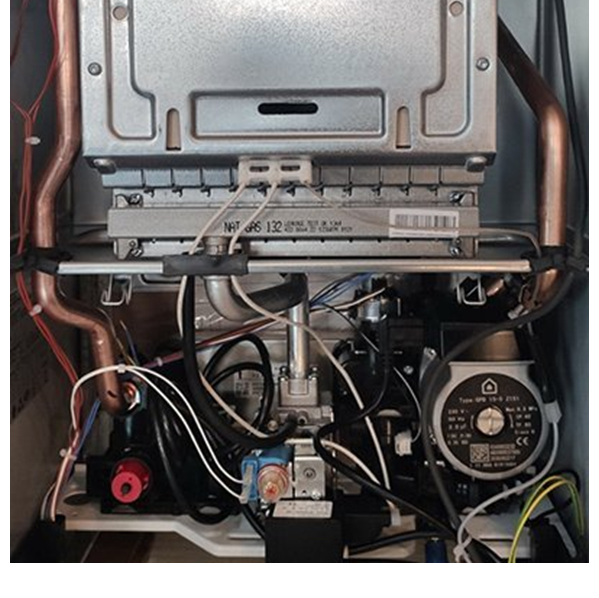 Ariston Cares XC 24 FF газовый котел панель